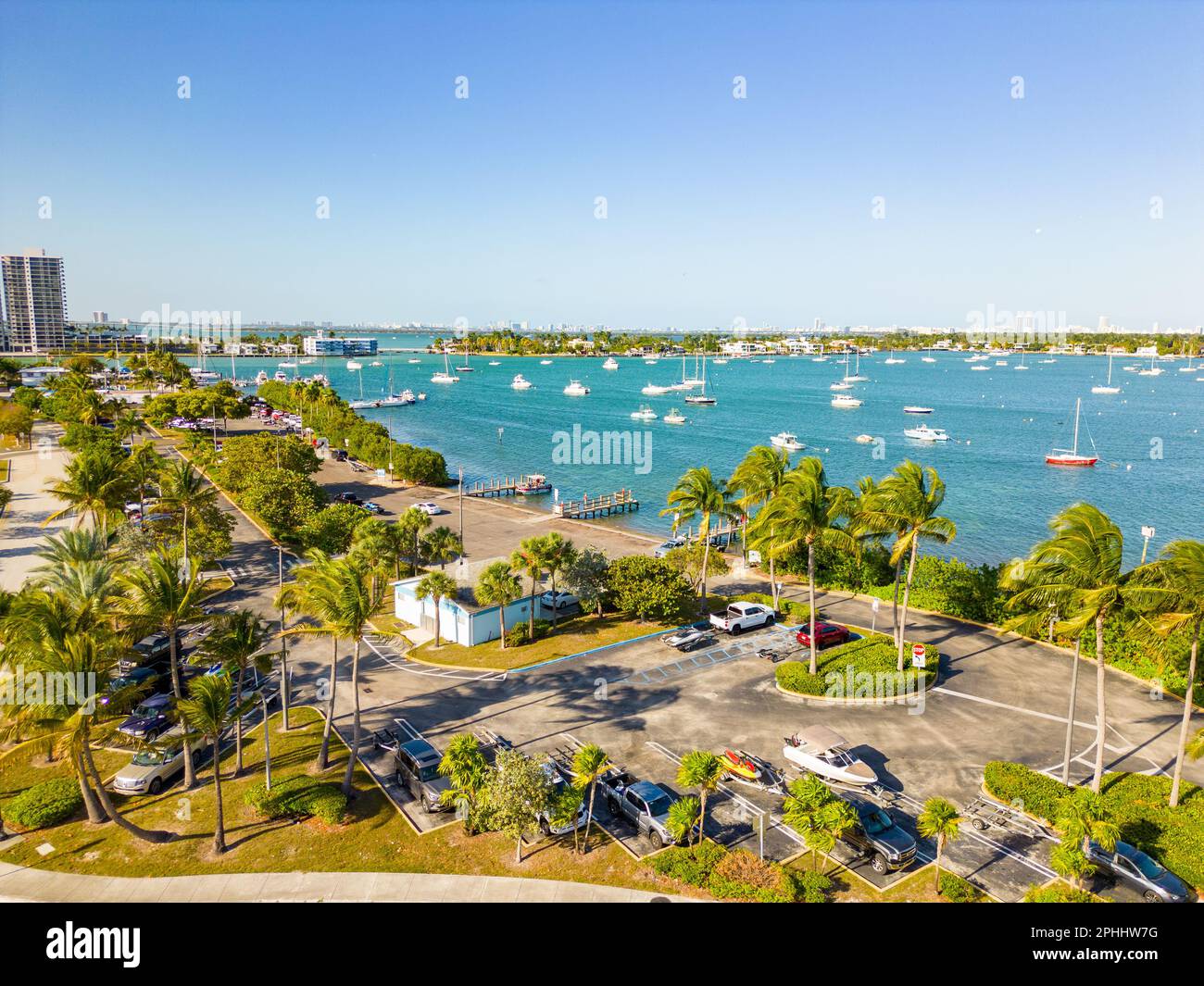 Luftdrohnenfoto Watson Island Marina und Bootsrampe Stockfoto