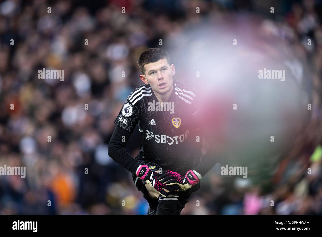 Illan Meslier von Leeds United lässt den Ball während des Premier League-Spiels zwischen Leeds United und Brighton & Hove Albion in Elland Road, Leeds, am Sonntag, den 12. März 2023, aus dem Spiel. (Foto: Pat Scaasi | MI News) Guthaben: MI News & Sport /Alamy Live News Stockfoto