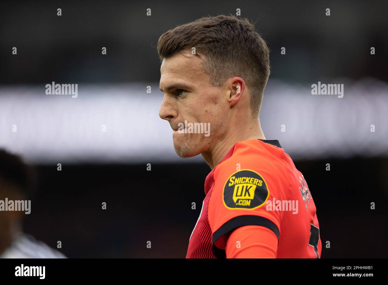 Solly March of Brighton & Hove Albion ist während des Premier League-Spiels zwischen Leeds United und Brighton & Hove Albion in Elland Road, Leeds, am Sonntag, den 12. März 2023, sehr konzentriert. (Foto: Pat Scaasi | MI News) Guthaben: MI News & Sport /Alamy Live News Stockfoto