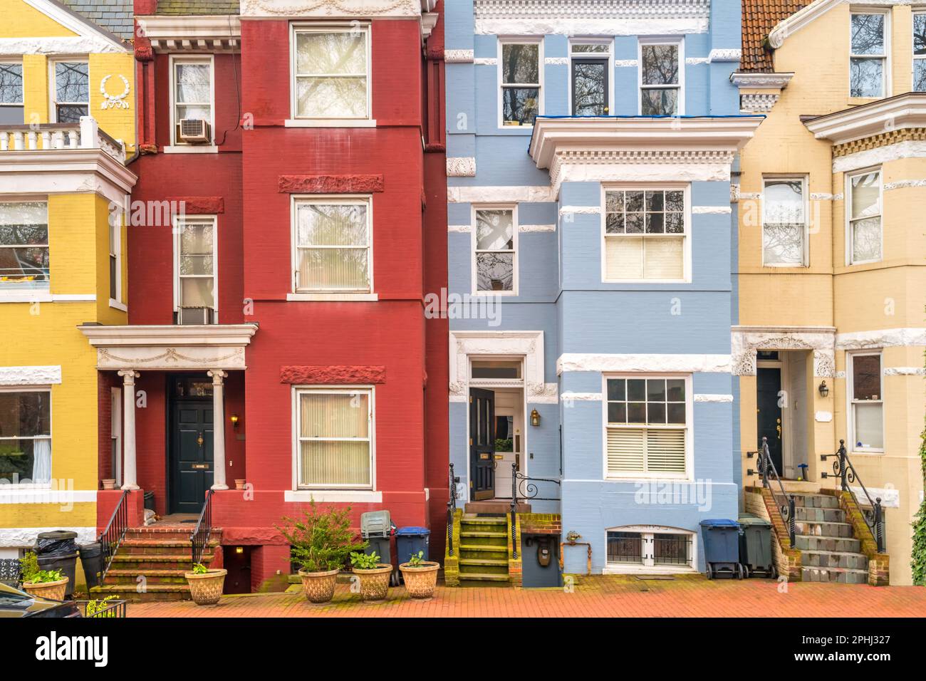 Farbenfrohe Stadthäuser im Bezirk Georgetown in Washington DC, USA. Stockfoto