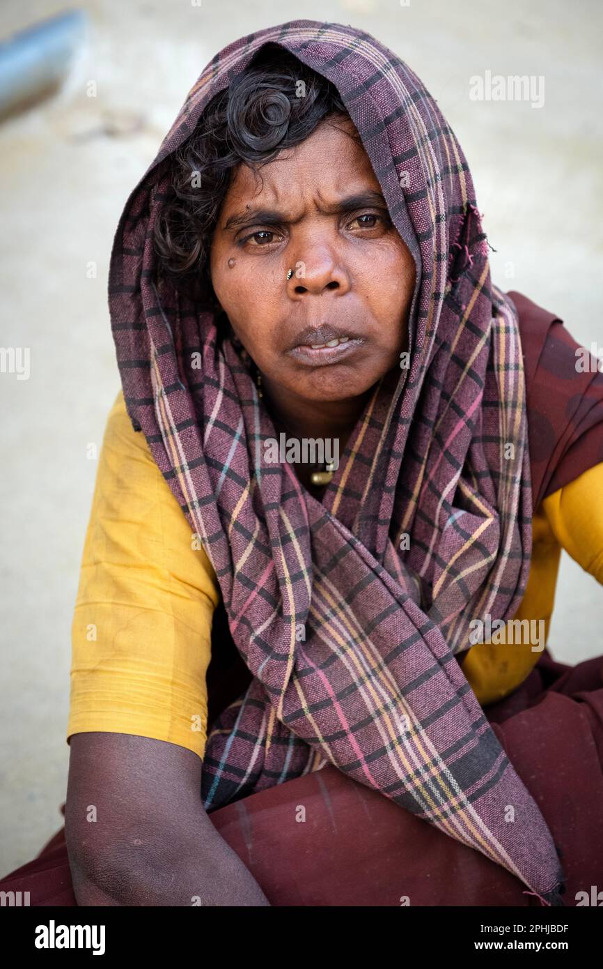 Bettelfrau in Puttaparthi, Indien Stockfoto