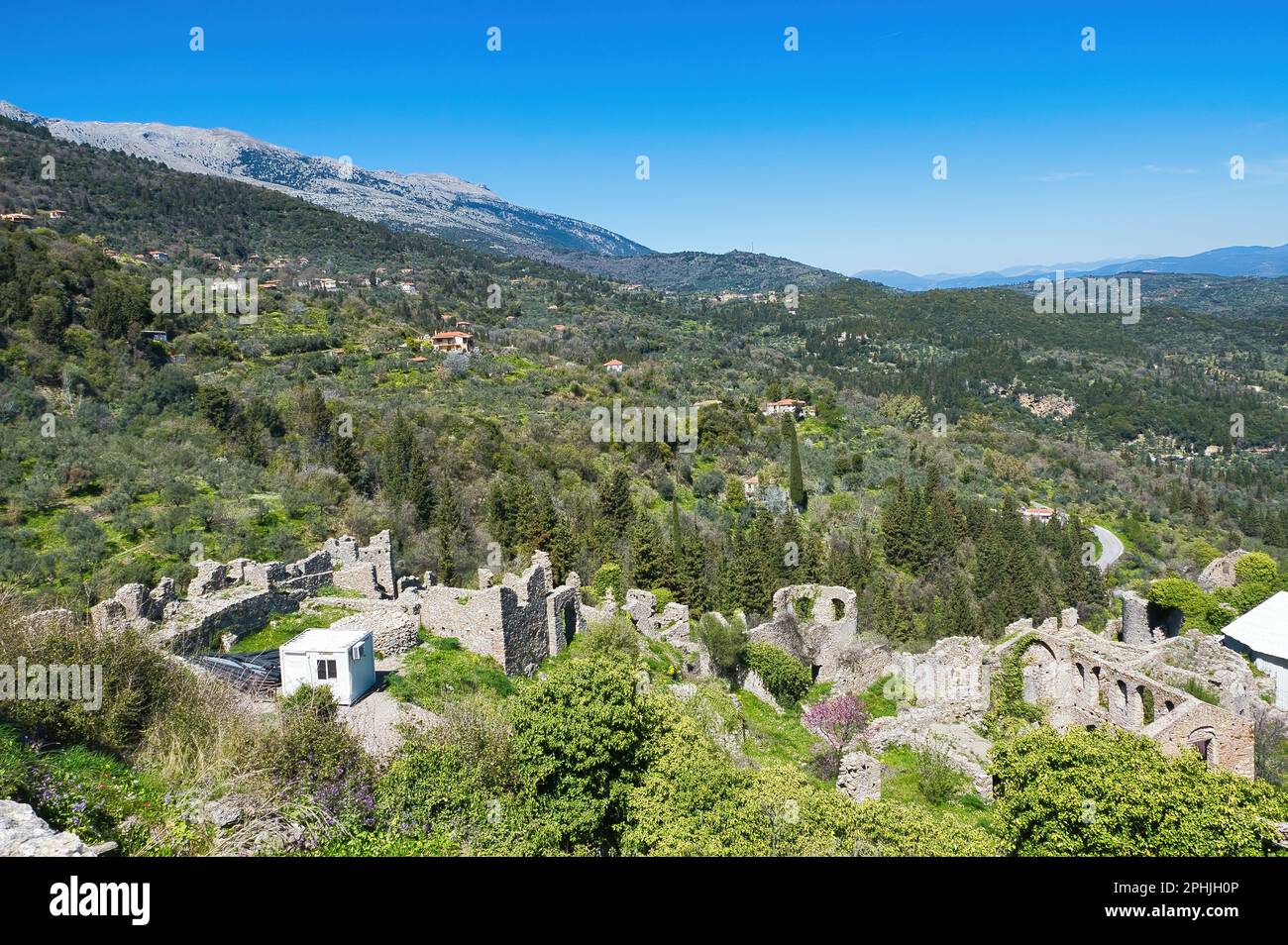 Mittelalterliche Burgstadt Mystras, das am besten erhaltene Beispiel einer mittelalterlichen Stadt in der griechischen Gegend. Der "tote Zustand" des Mittelalters Stockfoto