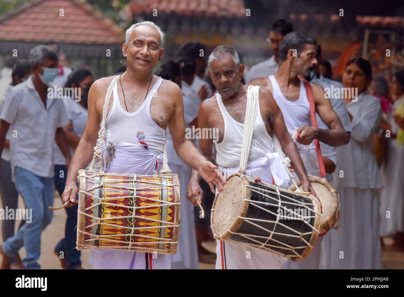 srilankischer traditioneller Trommelspieler Stockfoto