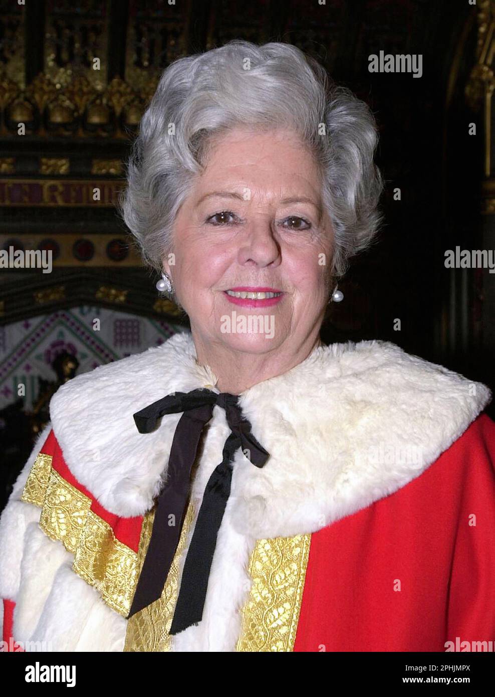 Aktenfoto vom 16. Oktober 01/01 von Baroness Betty Boothroyd. Die Trauernden versammeln sich am Mittwoch zur Beerdigung von Boothroyd, der einzigen Frau, die bisher zur Sprecherin des Unterhauses gewählt wurde. Politiker werden zu denen gehören, die ihre letzte Ehre auf dem Gottesdienst in der Nähe ihres Hauses in Cambridgeshire erweisen. Lady Boothroyd, eine ehemalige Labour-Abgeordnete, starb letzten Monat im Alter von 93 Jahren. Ausgabedatum: Mittwoch, 29. März 2023. Stockfoto