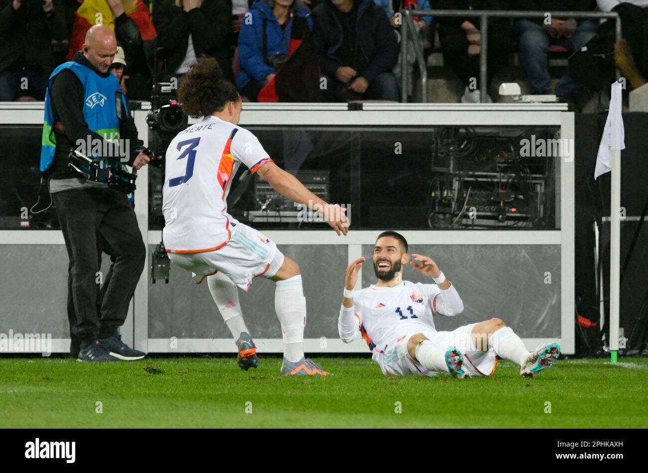 RheinEnergie Stadion Köln, Deutschland 28,3.2023, Fußball: Internationales Freundschaftsspiel, Deutschland (GER) (schwarz) vs. Belgien (BEL) (weiß) - Yannick Carrasco (BEL) feiert sein Tor mit Arthur Theate (BEL) Stockfoto