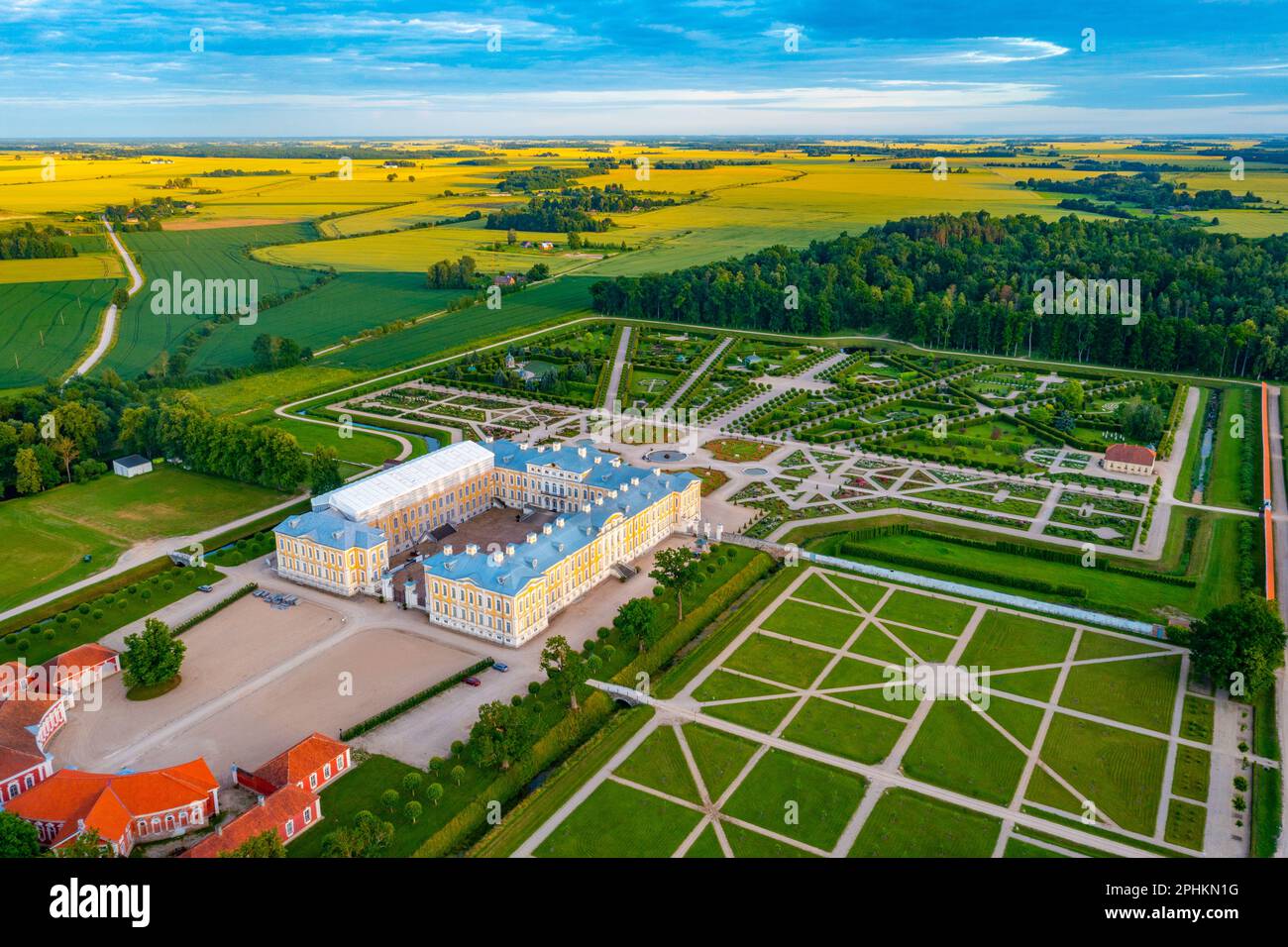 Panoramablick auf das Rundale Palace Museum in Lettland. Stockfoto