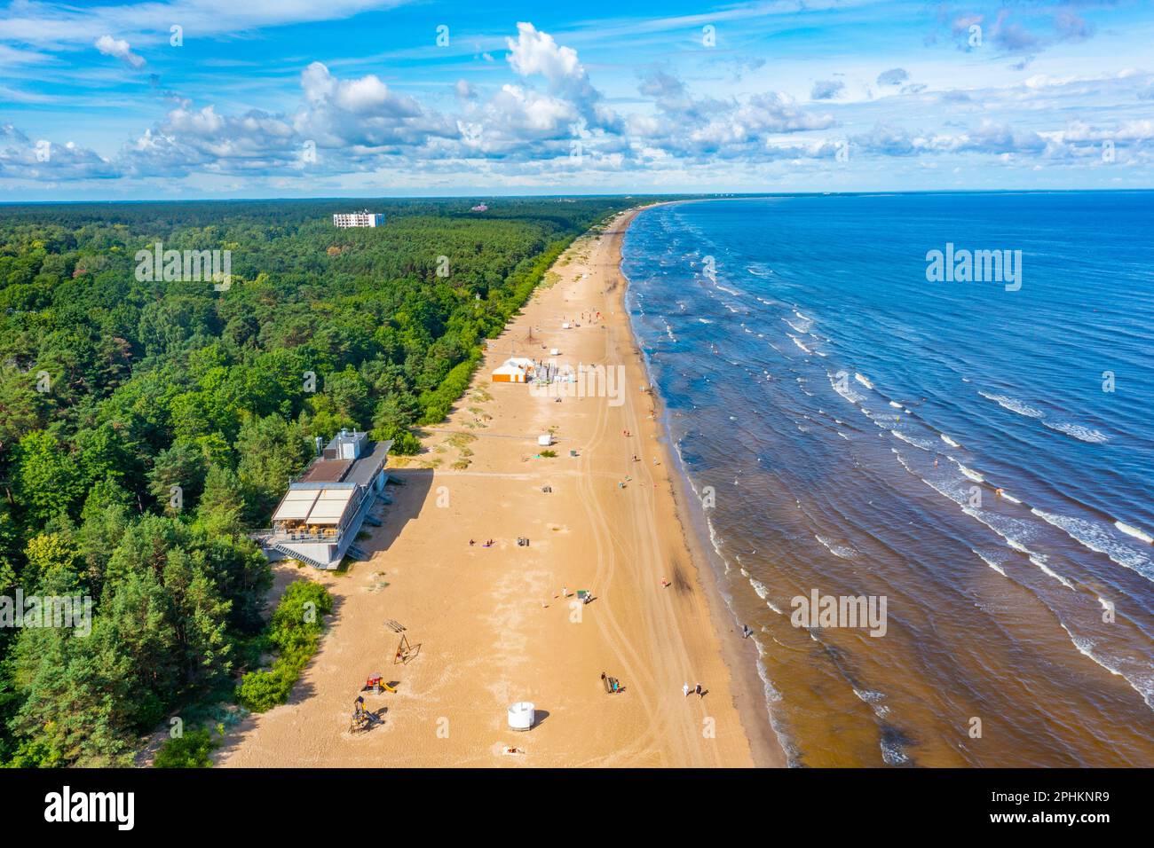 Panoramablick auf einen Strand in Jurmala, Lettland. Stockfoto