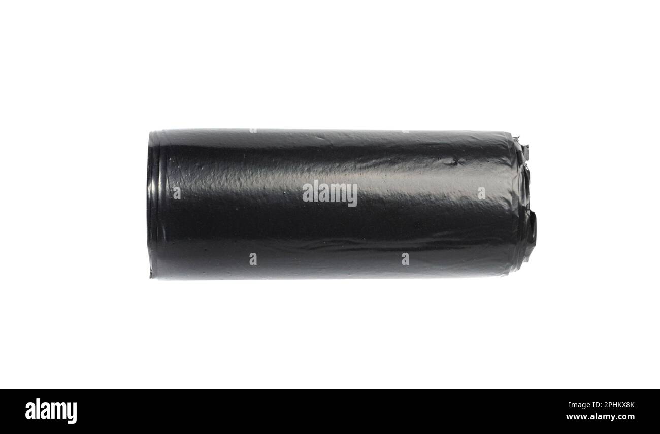 Müllsackrolle Isoliert. Müllpackung, neue gerollte Müllbeutel aus Kunststoff, schwarzer Abfallbehälter aus Polyethylen auf weißem Hintergrund Stockfoto