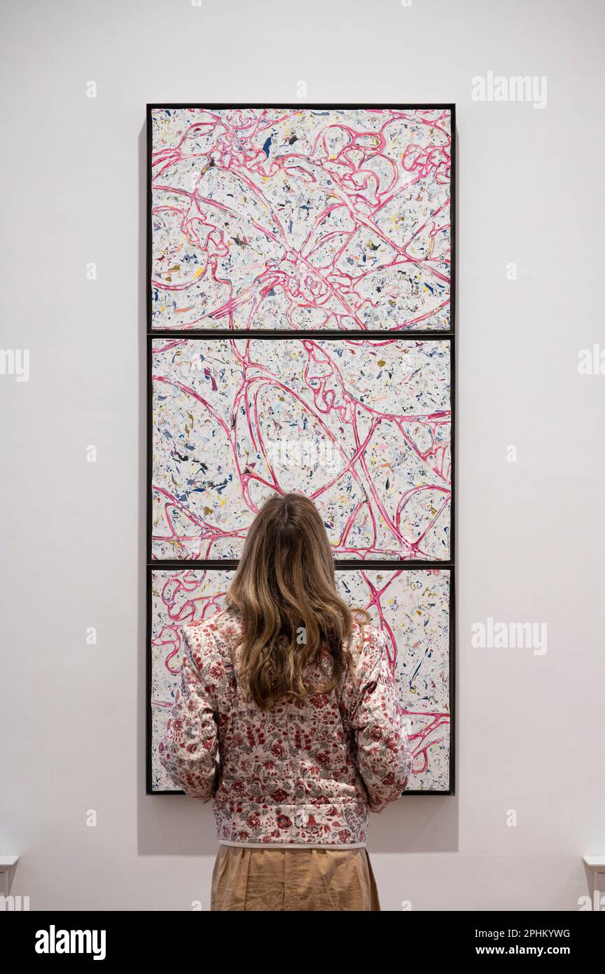 Thaddaeus Ropac, London, Großbritannien. 29. März 2023. Perdu-Serie (30. März bis 13. Mai) des Künstlers Lee Bul, der zum ersten Mal in Großbritannien auftritt. Diese prächtigen Perlen- und Acrylgemälde sind als ein- und mehrschichtige Werke konzipiert und veranschaulichen die Praxis des Künstlers, indem sie vergangene, gegenwärtige und zukünftige Zeitpunkte durch die darin enthaltenen Materialien und Referenzen zusammenführen. Lee Bul lebt und arbeitet in Seoul, Südkorea. Motiv: Lee Bul, Perdu CXVII, 2021. Kredit: Malcolm Park/Alamy Live News Stockfoto
