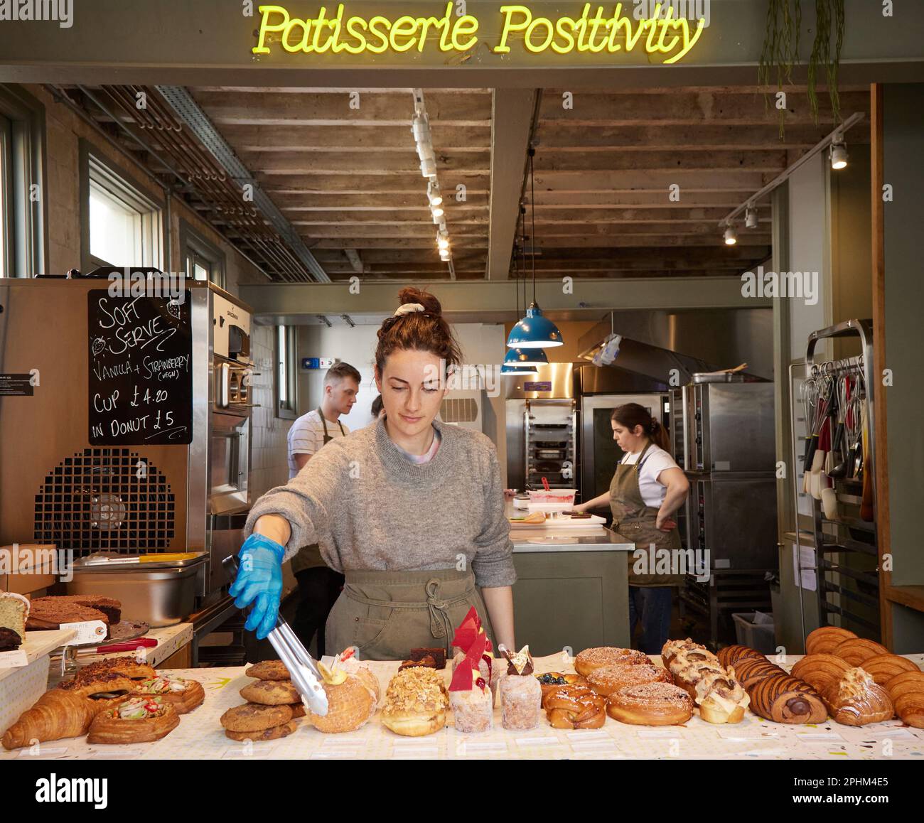 Morny Bakehouse ist eine moderne Viennoiserie an der Francis Road, Leyton, East London, England, Großbritannien. Stockfoto