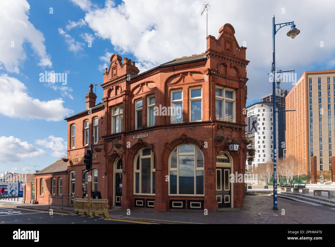 Der Woodman Pub in Curzon Street, Digbeth, Birmingham, der aufgrund von Handelsstörungen aufgrund von HS2 Werken geschlossen wurde Stockfoto