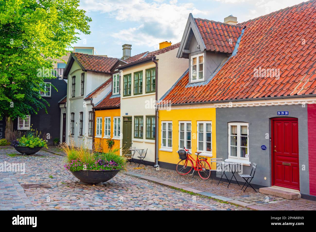 Mittelalterliche Straße in der Altstadt von Odense, Dänemark. Stockfoto
