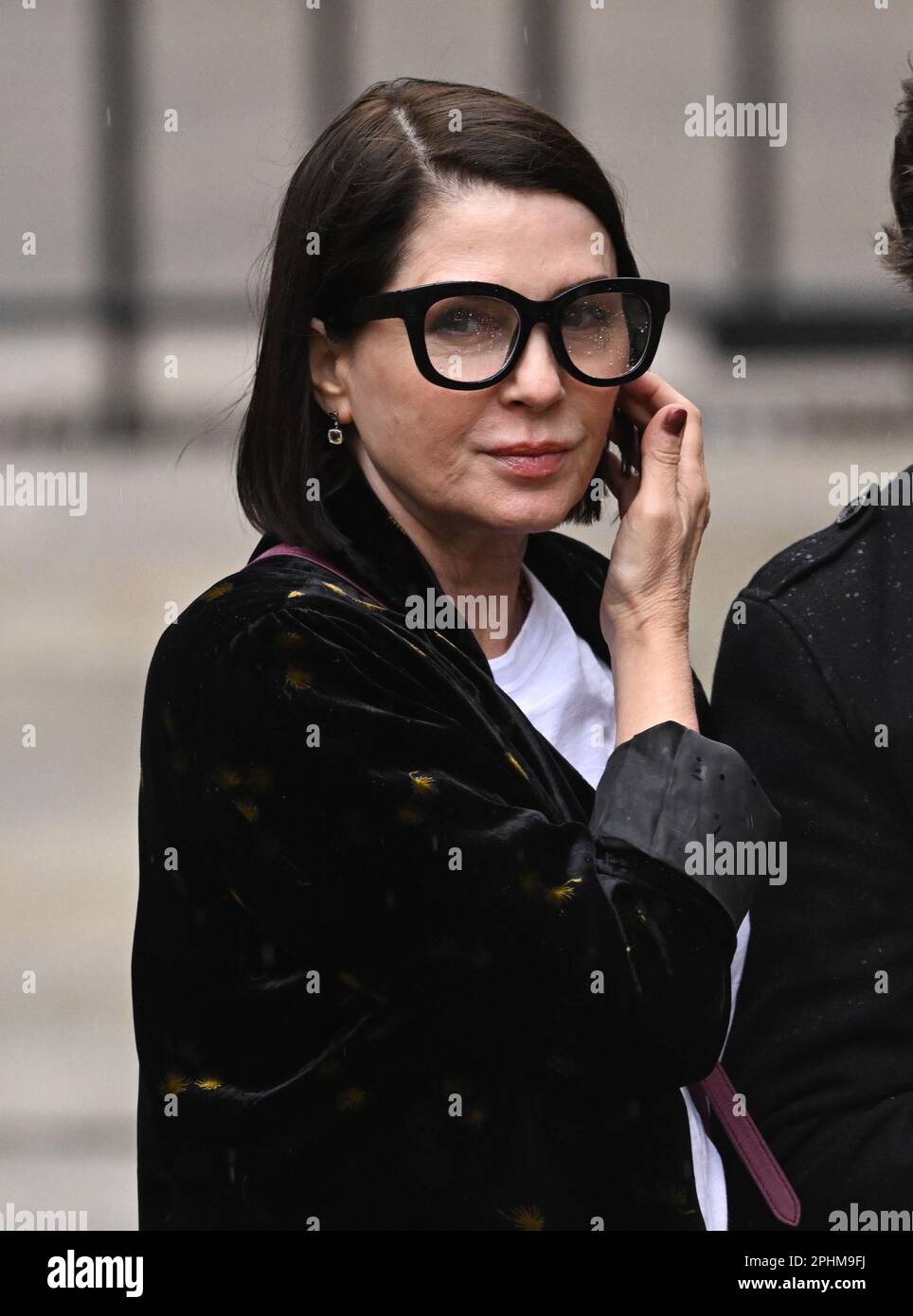 London, Großbritannien. 29. März 2023. London, Großbritannien. 29. März 2023. Sadie Frost trifft vor den königlichen Gerichten im Zentrum von London ein, vor einer Anhörung wegen Vorwürfen der Sammlung rechtswidriger Informationen, die gegen Associated Newspapers Limited (ANL) von sieben Personen erhoben wurden - dem Herzog von Sussex, Baroness Doreen Lawrence, Sir Elton John, David Furnish, Liz Hurley, Sadie Frost und Sir Simon Hughes. Kredit: Doug Peters/Alamy Live News Stockfoto