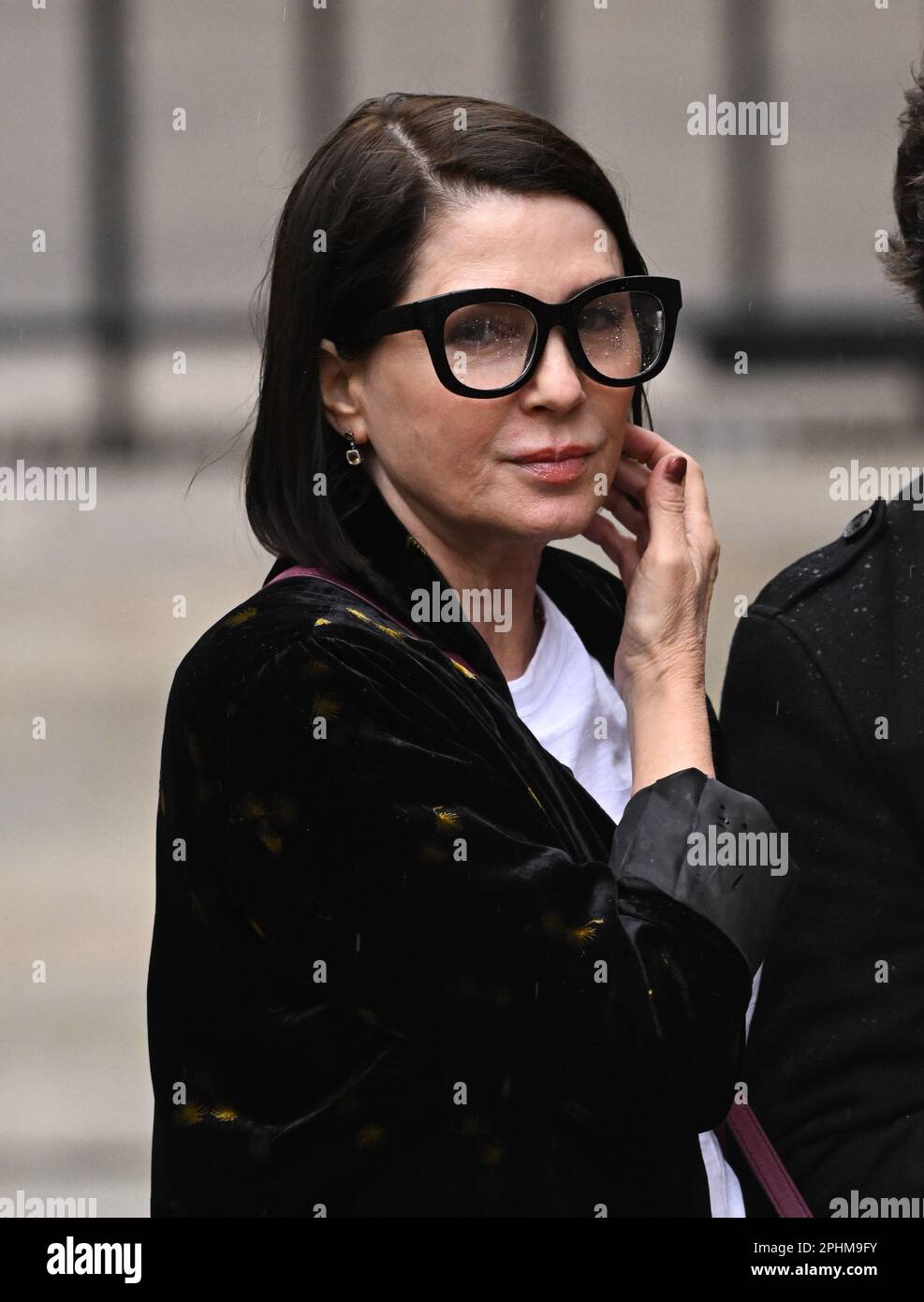 London, Großbritannien. 29. März 2023. London, Großbritannien. 29. März 2023. Sadie Frost trifft vor den königlichen Gerichten im Zentrum von London ein, vor einer Anhörung wegen Vorwürfen der Sammlung rechtswidriger Informationen, die gegen Associated Newspapers Limited (ANL) von sieben Personen erhoben wurden - dem Herzog von Sussex, Baroness Doreen Lawrence, Sir Elton John, David Furnish, Liz Hurley, Sadie Frost und Sir Simon Hughes. Kredit: Doug Peters/Alamy Live News Stockfoto