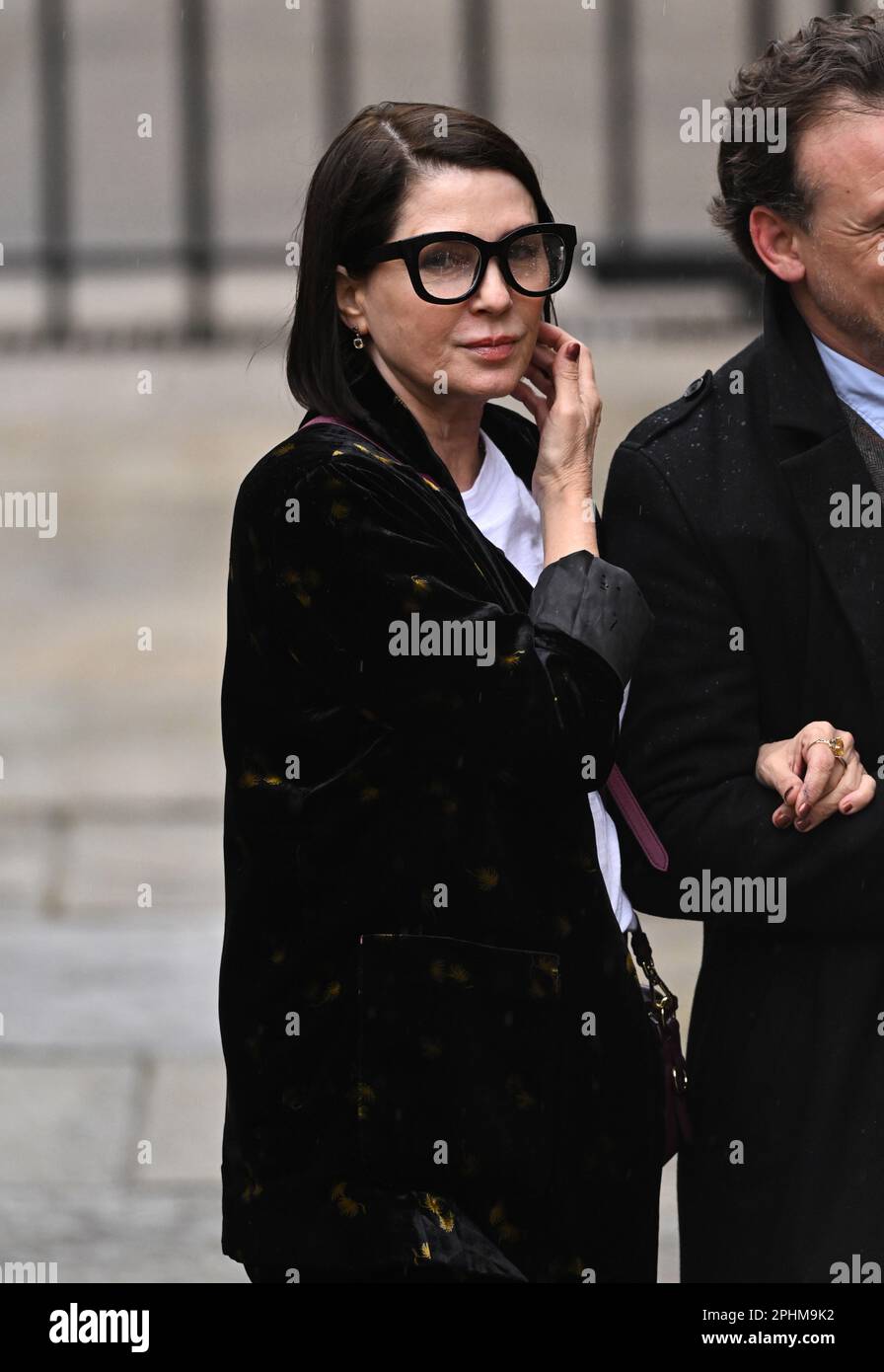London, Großbritannien. 29. März 2023. London, Großbritannien. 29. März 2023. Sadie Frost trifft vor den königlichen Gerichten im Zentrum von London ein, vor einer Anhörung wegen Vorwürfen der Sammlung rechtswidriger Informationen, die gegen Associated Newspapers Limited (ANL) von sieben Personen erhoben wurden - dem Herzog von Sussex, Baroness Doreen Lawrence, Sir Elton John, David Furnish, Liz Hurley, Sadie Frost und Sir Simon Hughes. Kredit: Doug Peters/Alamy Live News Stockfoto
