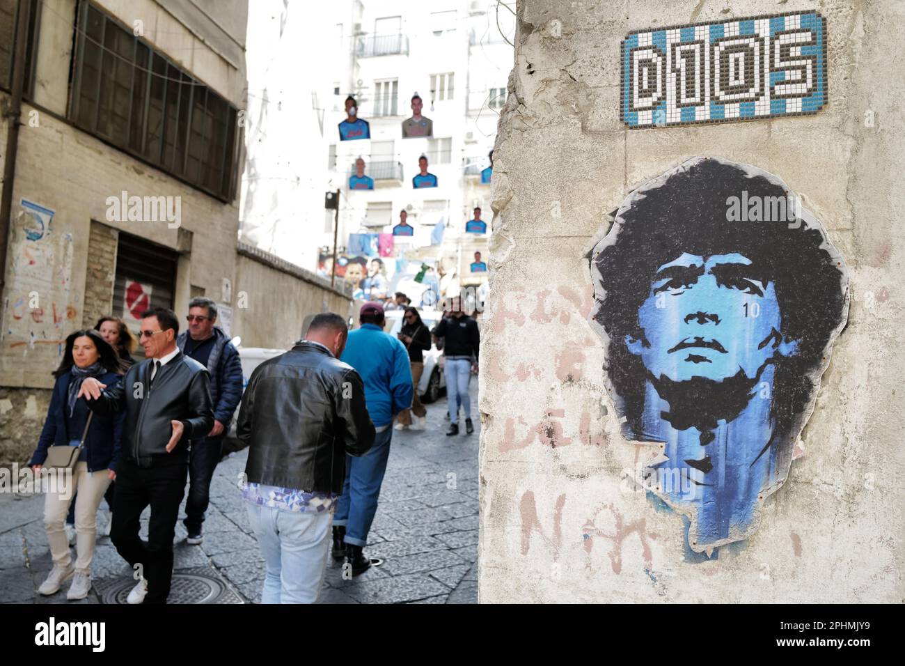 Ein Wandgemälde, das Diego Armando Maradona darstellt, ist im Viertel Quartieri Spagnoli zu sehen. Stockfoto
