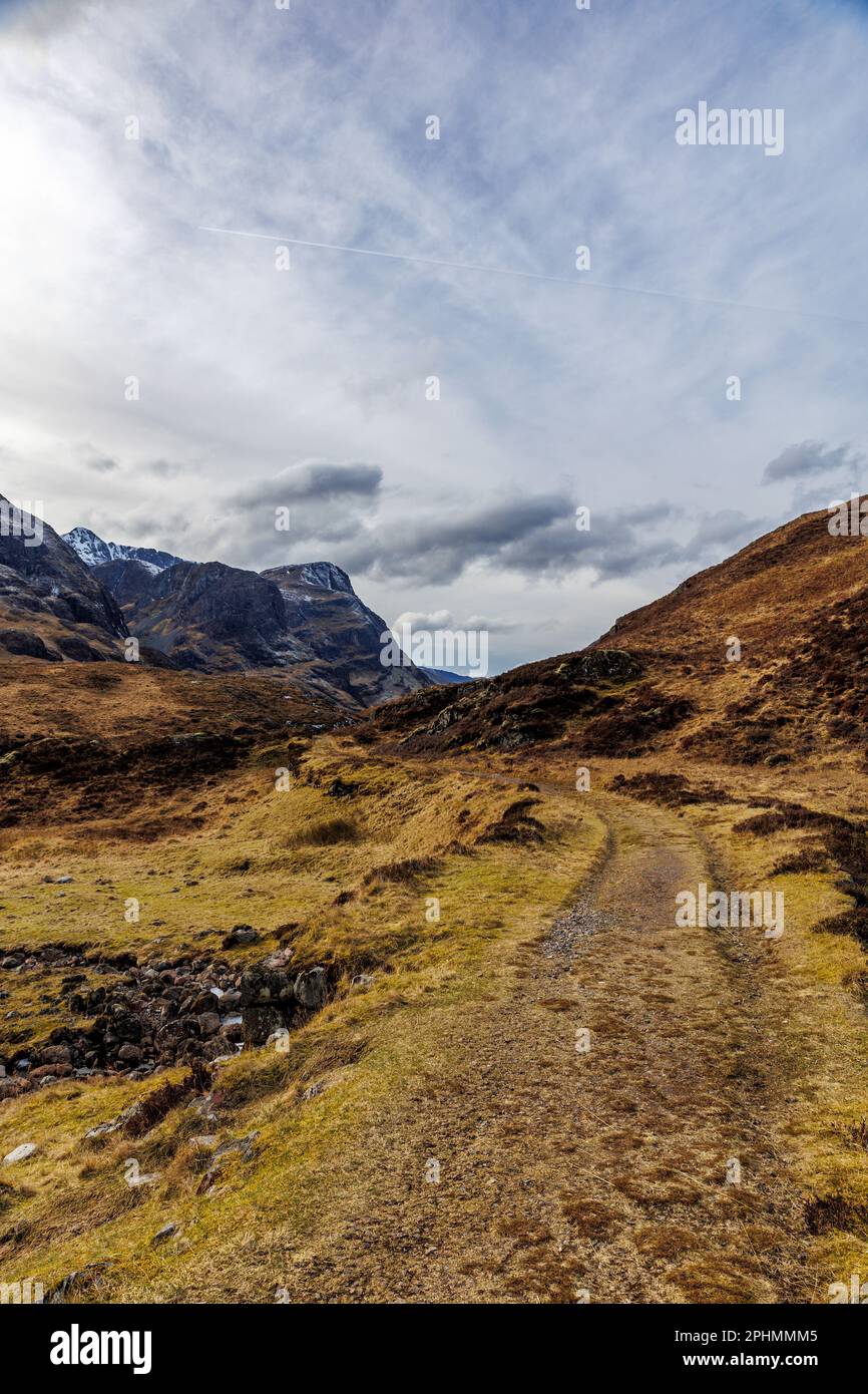 Die Militärstraße, die Allt Coire Meannarclach in Glencoe überquert Stockfoto