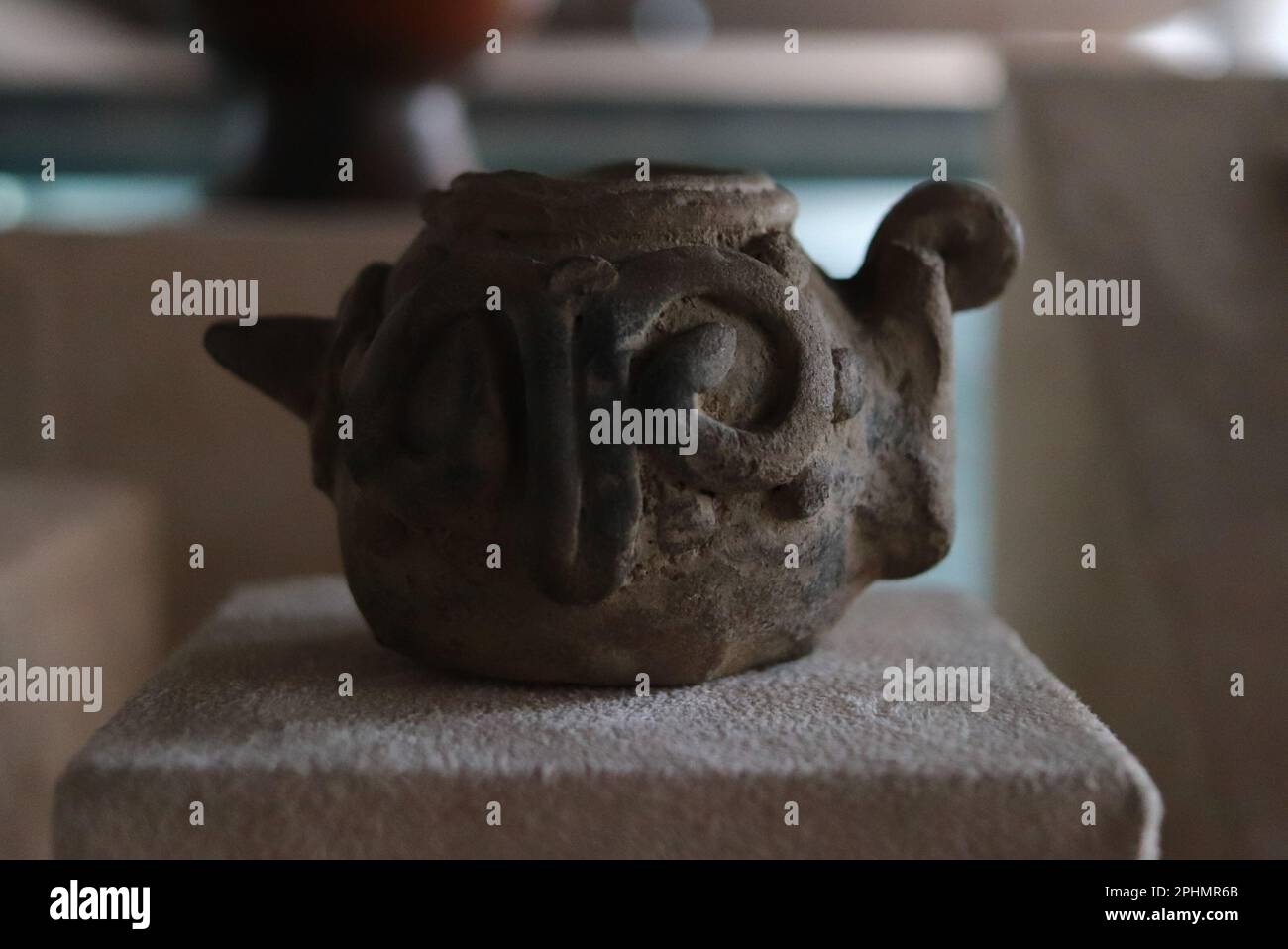 Mexiko-Stadt, Mexiko. 28. März 2023. Details des prähispanischen Handwerks während der Ausstellung der aus Italien und Deutschland zurückgekehrten archäologischen Figuren im Rahmen des Programms "Mein Erbe steht nicht zum Verkauf" am 28. März 2023 in Mexiko-Stadt, Mexiko . (Foto: Carlos Santiago/Eyepix Group/Sipa USA) Guthaben: SIPA USA/Alamy Live News Stockfoto