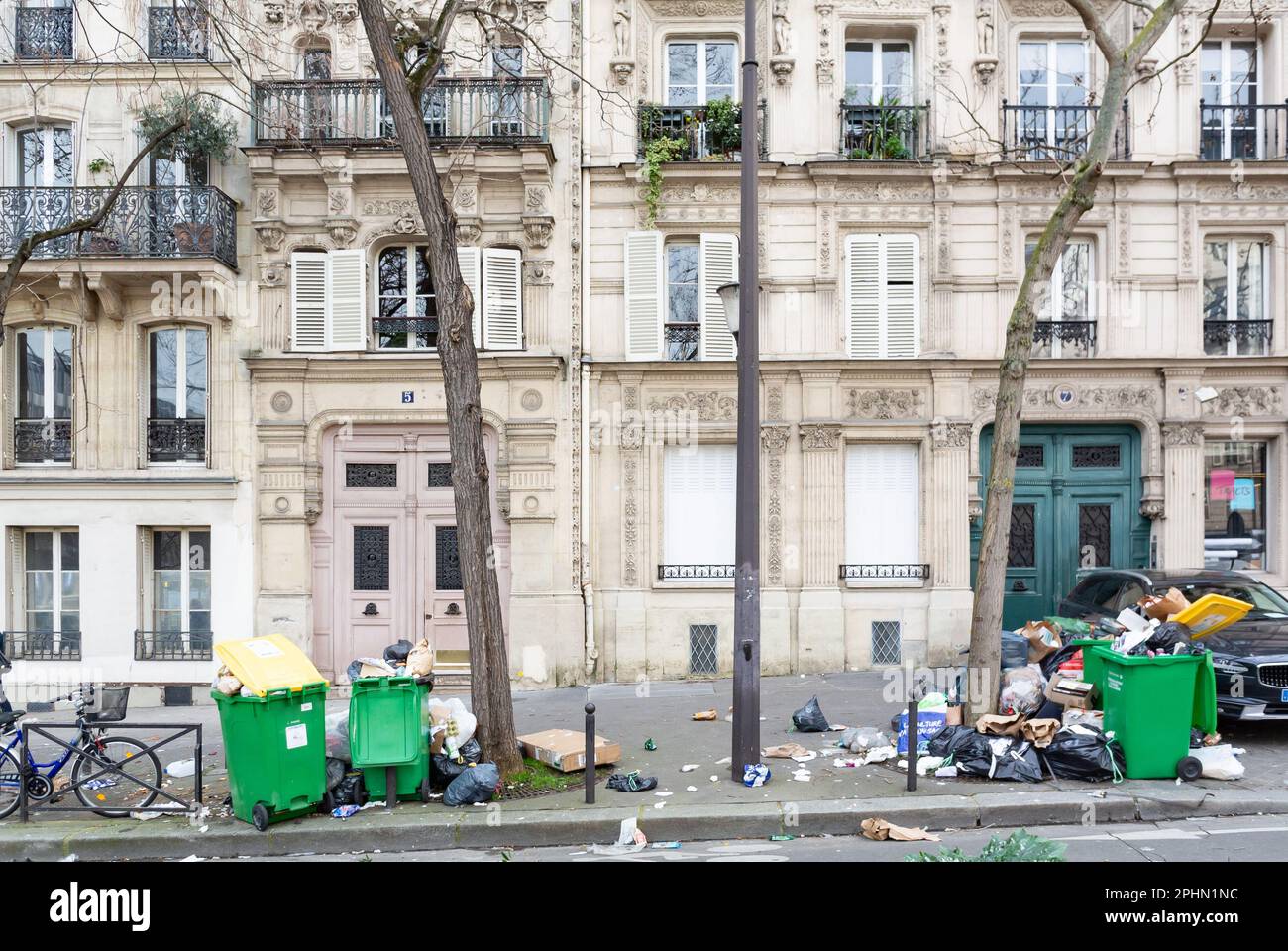 Paris, Frankreich, Müll auf Gehwegen während des Streiks gegen eine Ruhestandsreform Stockfoto