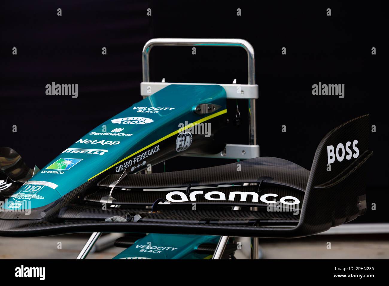 Albert Park, 29. März 2023 der Frontflügel des Aston Martin AMR23 wird während der australischen Formel-1-Corleve/Alamy Live News 2023 in der Boxengasse ausgestellt Stockfoto