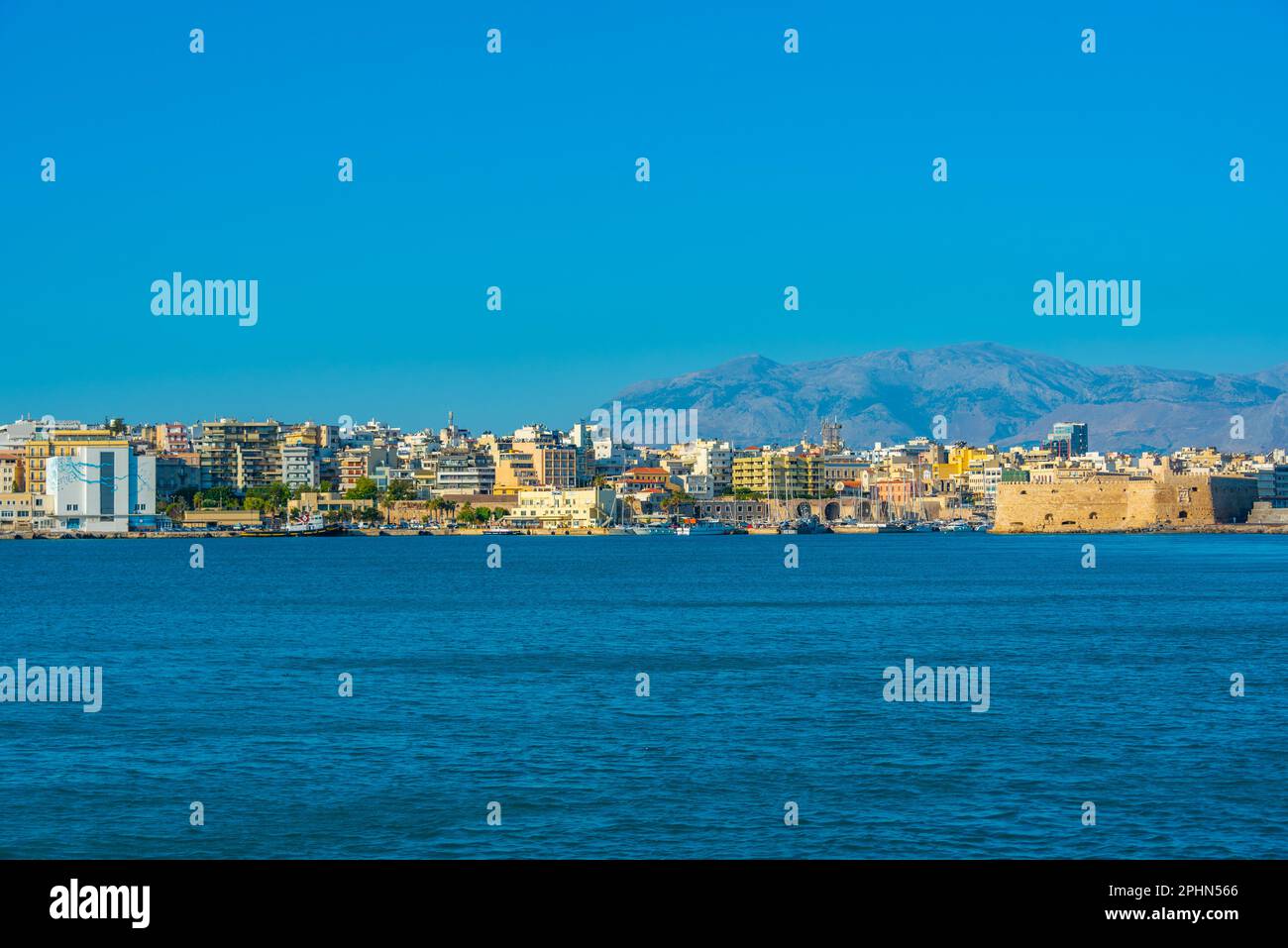 Stadtbild des griechischen Hafens Heraklion auf Kreta. Stockfoto