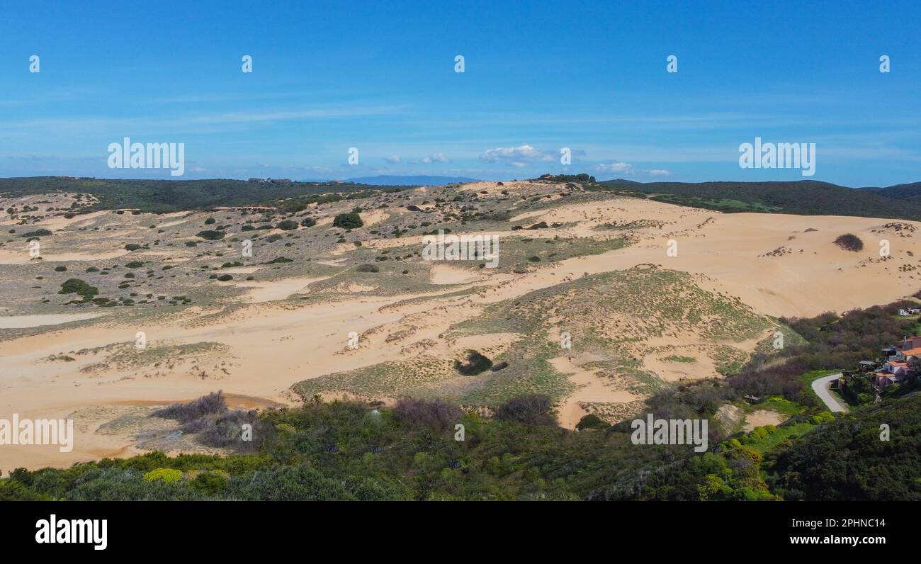 Der Turm von flumentorgiu ist nur wenige Schritte vom Strand von torre dei corsari im Süden sardiniens entfernt Stockfoto