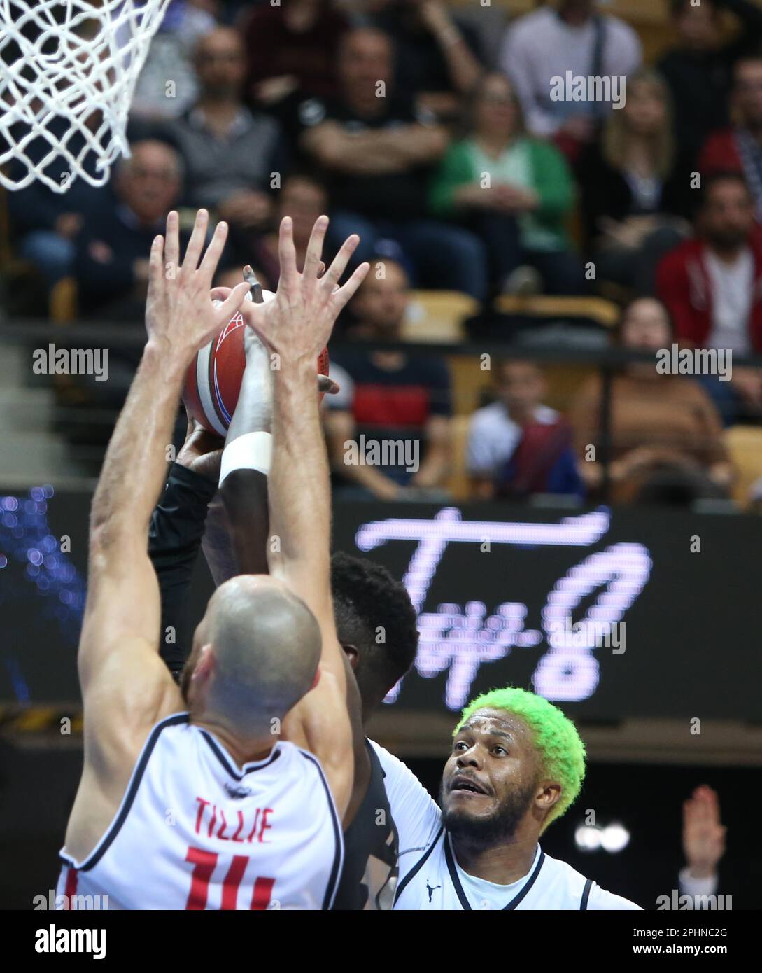 Justin PATTON , Kim TILLIE von Cholet Basket während des French Cup, Top 8, Viertelfinale Basketballspiel zwischen LDLC ASVEL und Cholet Basket am 18. März 2023 in der Arena Loire in Trelaze, Frankreich - Photo Laurent Lairys / DPPI Stockfoto