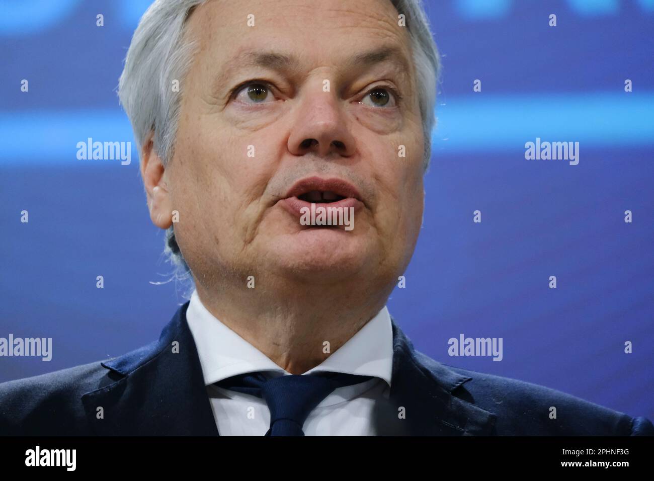 Brüssel, Belgien. 29. März 2023. Pressekonferenz von EU-Kommissar Didier REYNDERS über die Richtlinie zur weiteren Ausweitung und Verbesserung des Einsatzes digitaler Werkzeuge und Verfahren im Gesellschaftsrecht am 29. März 2023 in Brüssel, Belgien Kredit: ALEXANDROS MICHAILIDIS/Alamy Live News Stockfoto