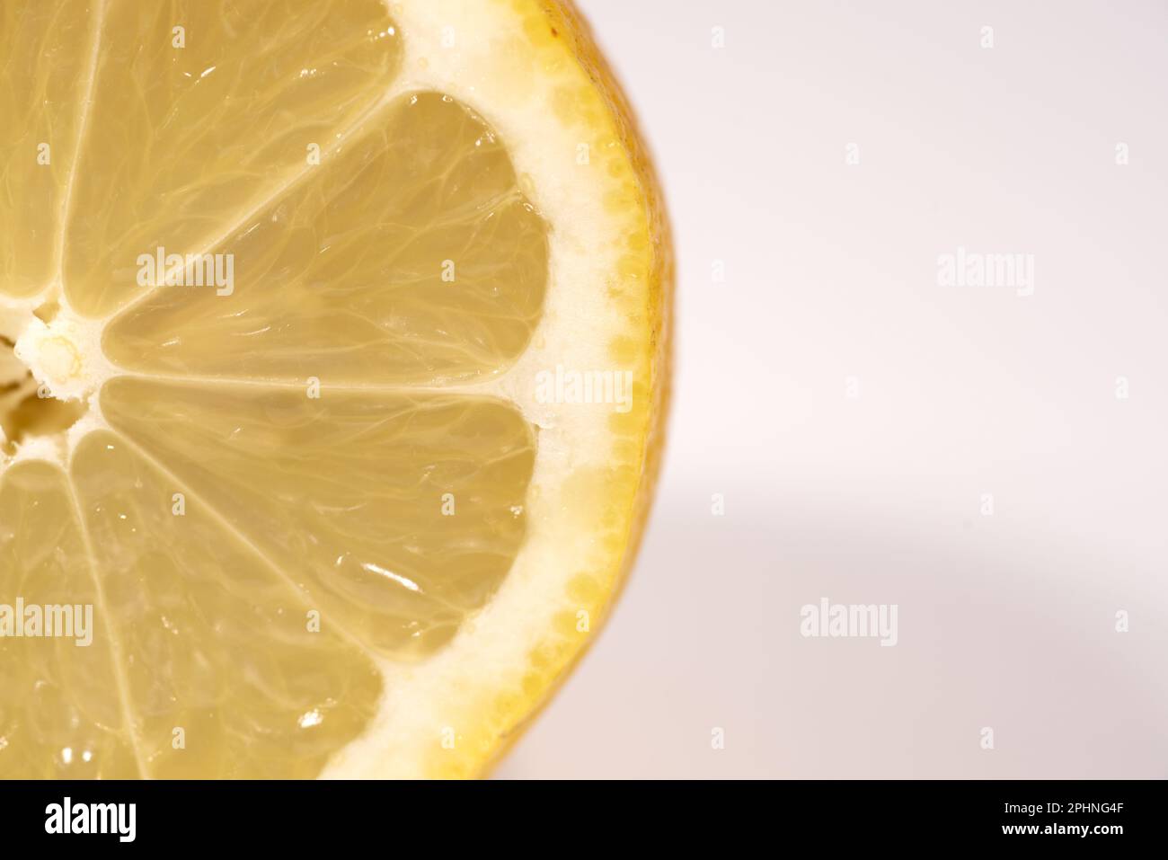 foto Macro di un bel limone tagliato a metà, primo Piano di un limone Stockfoto