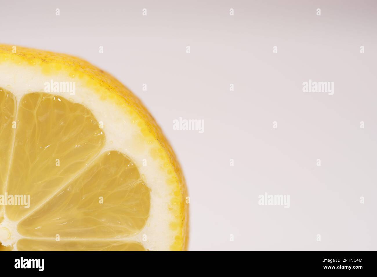 foto Macro di un bel limone tagliato a metà, primo Piano di un limone Stockfoto