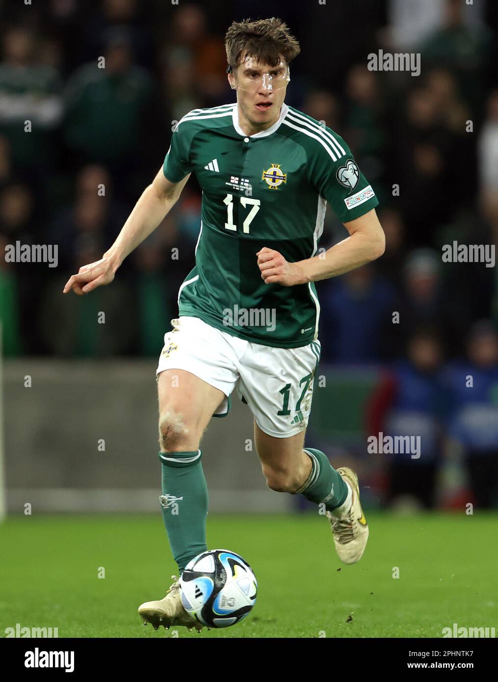 Nordirlands Paddy McNair während des Qualifikationsspiels der UEFA Euro 2024 Group H im Windsor Park Stadium in Belfast. Foto: Sonntag, 26. März 2023. Stockfoto