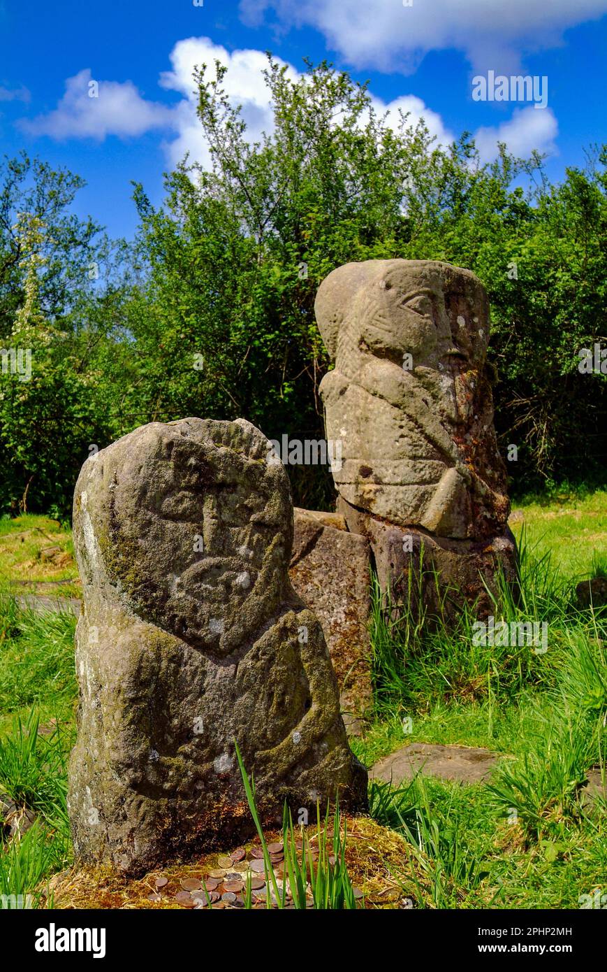 Lustyman und der Janusstein auf Boa Island, Lower Lough Erne, County Fermanagh, Nordirland Stockfoto