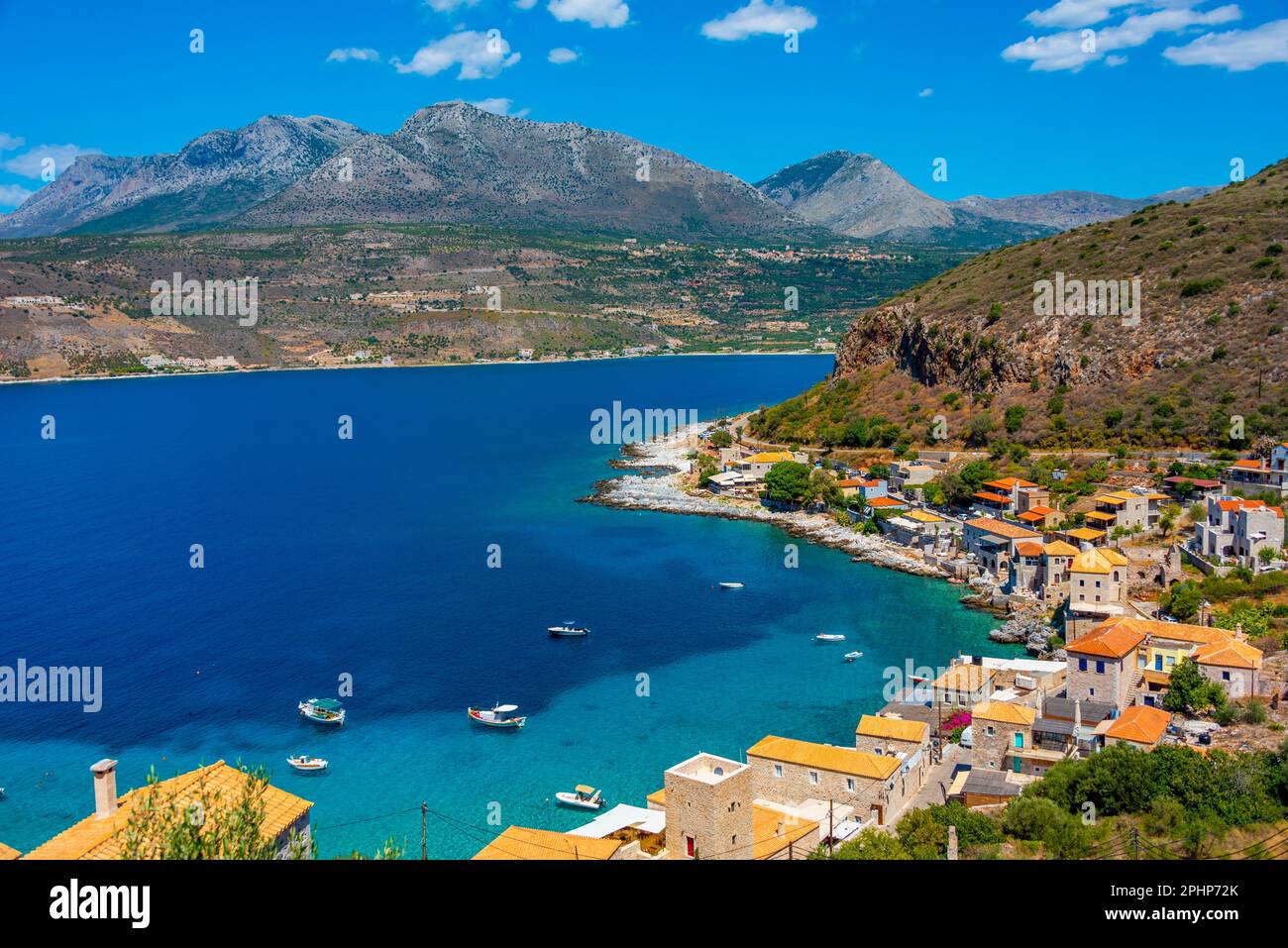 Panoramablick auf das Dorf Limeni auf Peloponnes, Griechenland. Stockfoto