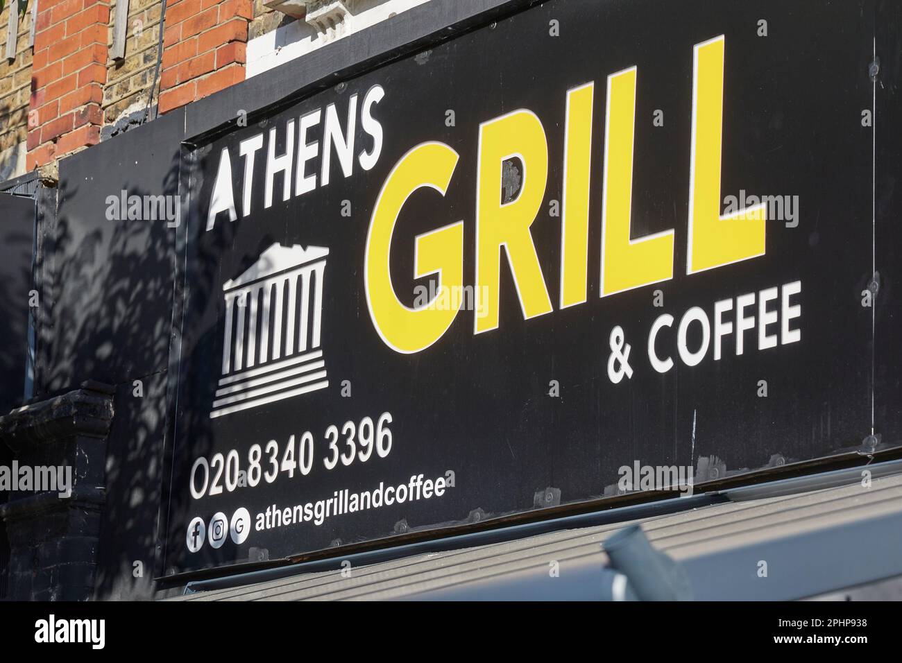 Athens Grill & Coffee, Wightman Road, Harringay Ladder, London Borough of Haringey, England, Großbritannien. Stockfoto