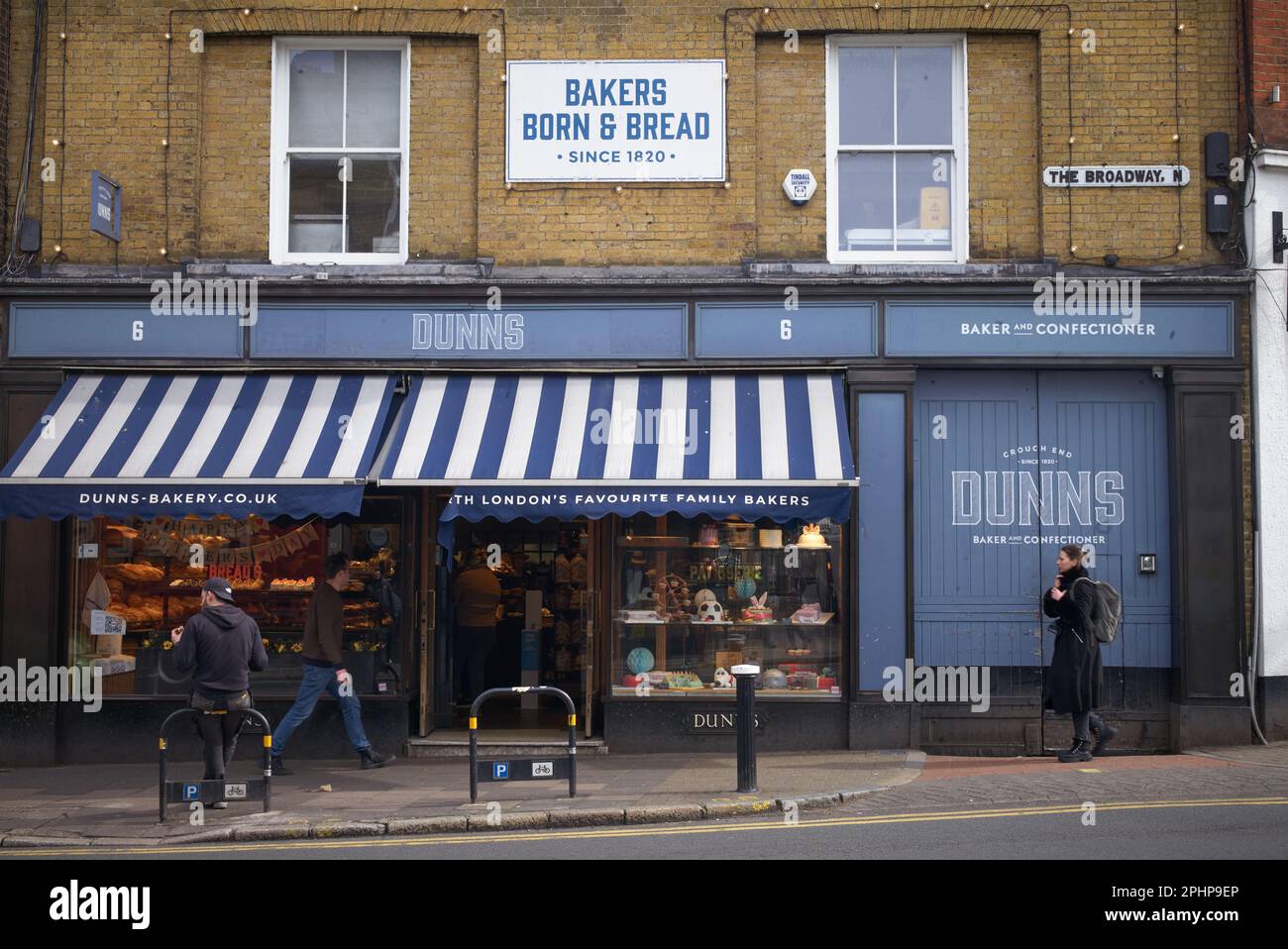 Dunn's Bakery in Crouch End, London Borough of Haringey, England, ist seit 1820 im Handel. Stockfoto