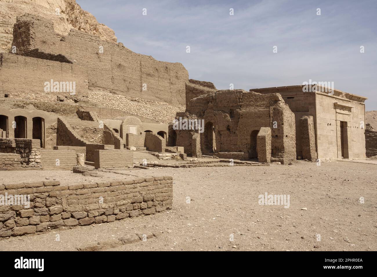 Der ptolemäischen Tempel in Deir el-Medina, die Workers Dorf auf der West Bank, Luxor, Ägypten Stockfoto