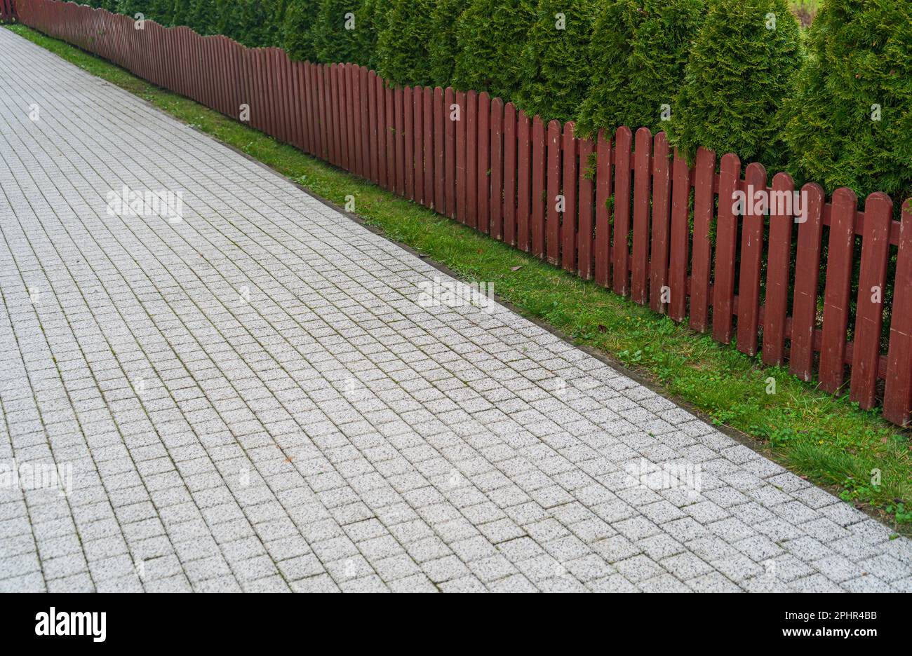 Grauer Gehweg Diagonale Ansicht, Moderner Gepflasterter Pfadhintergrund, Gleitschuhe, Pfad, Straße Mit Ziegelsteinen, Gehweg Mit Granitfliesen Stockfoto
