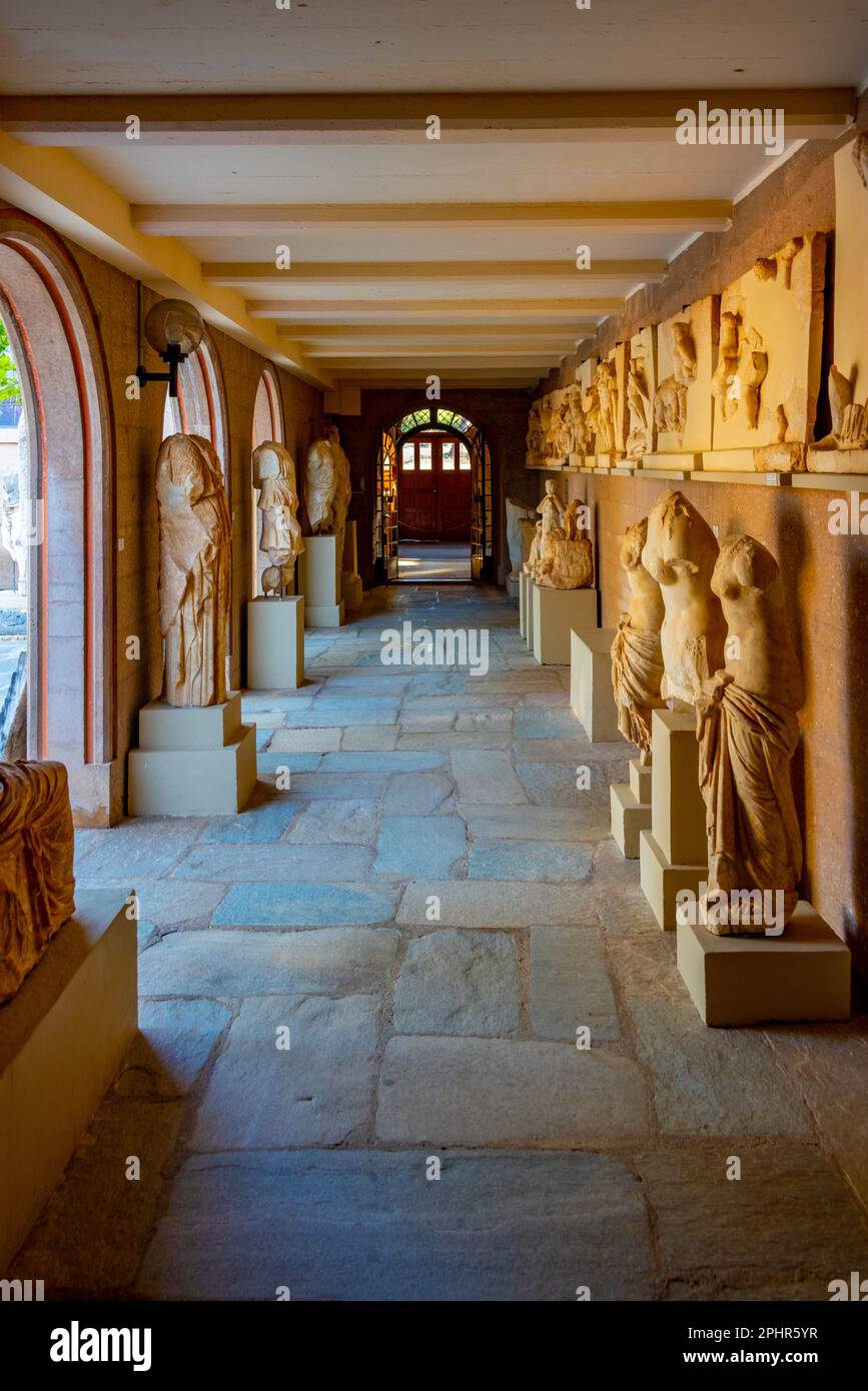 Skulpturen an der archäologischen Stätte des antiken Korinth in Griechenland. Stockfoto