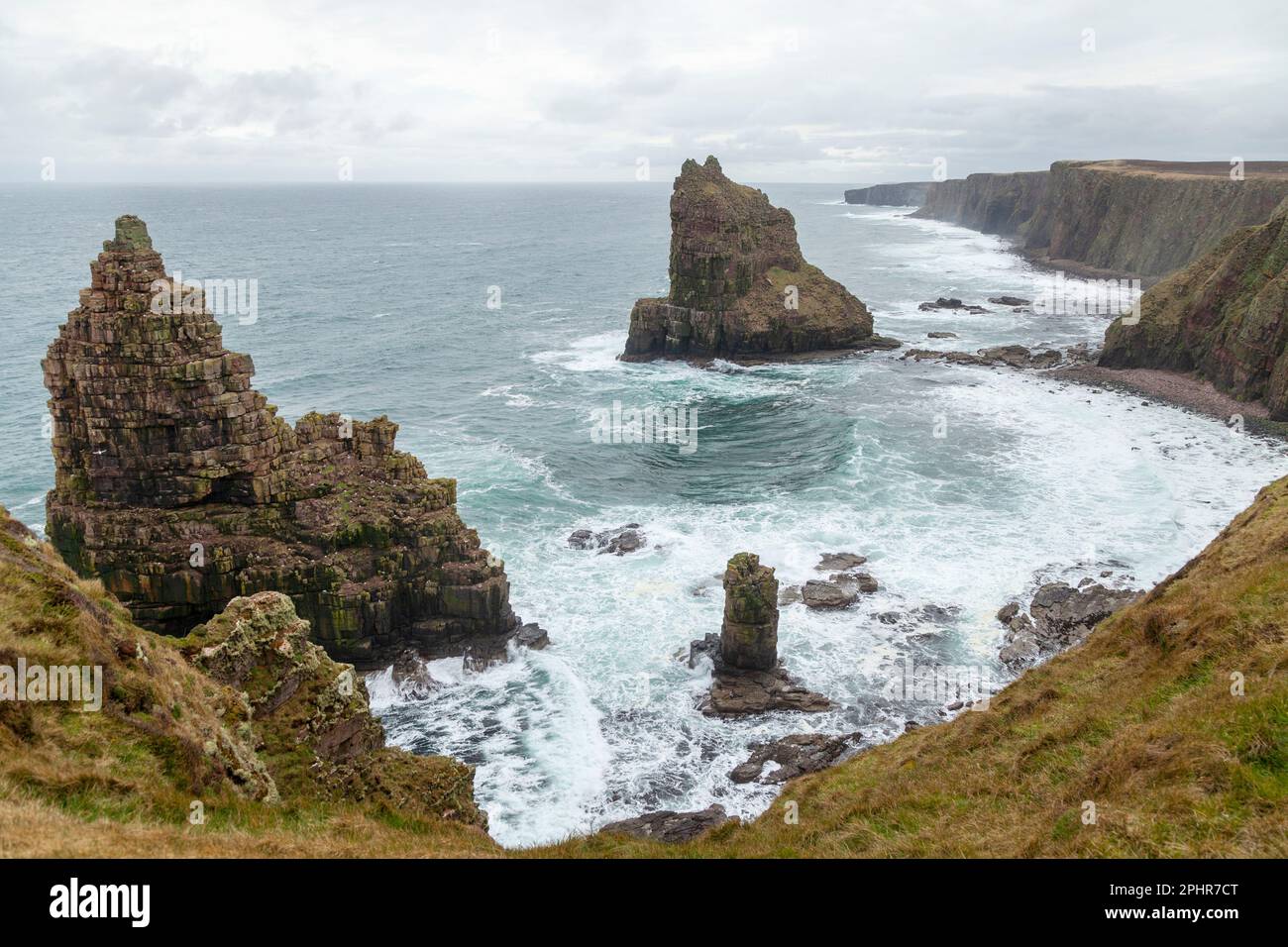 Die Stacks of Duncansby. Duncansby Sea Stacks in der Nähe von John O Groats, Schottland Stockfoto