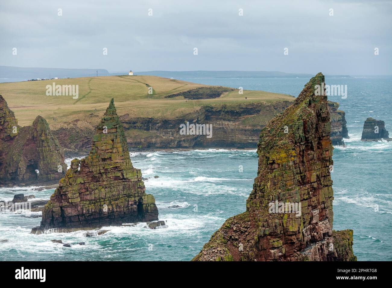 Die Stacks of Duncansby. Duncansby Sea Stacks in der Nähe von John O Groats, Schottland Stockfoto