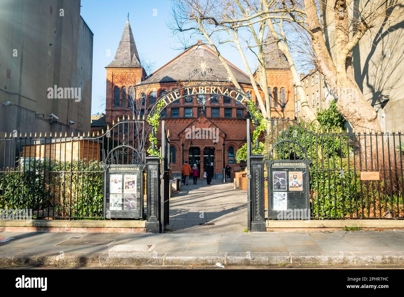 London - Januar 2023: Das Tabernakel in Notting Hill, West-London. Veranstaltungsort und Zentrum für darstellende Künste. Stockfoto