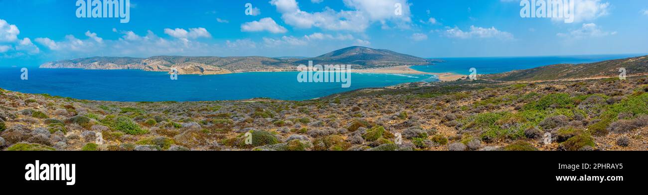 Panoramablick auf den Strand von Prasonisi auf der griechischen Insel Rhodos. Stockfoto
