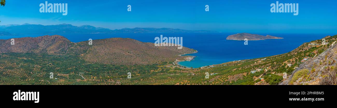 Panoramablick auf die Mirabello-Bucht auf der griechischen Insel Kreta. Stockfoto