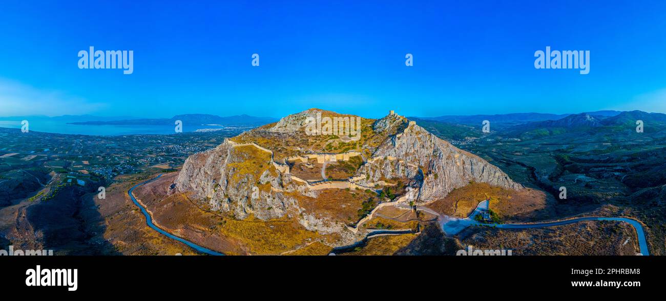 Blick auf das Schloss Akrocorinth in Griechenland. Stockfoto