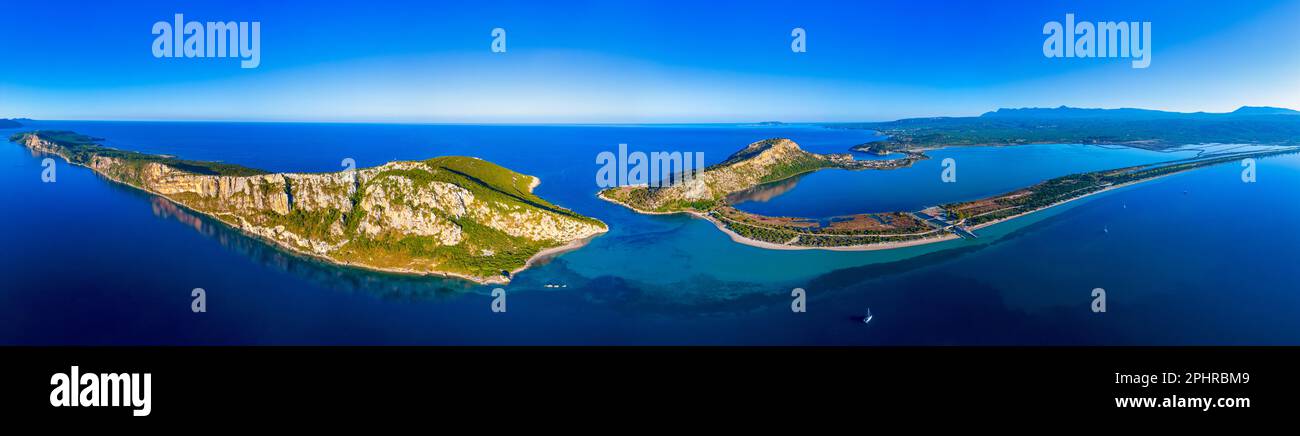 Die Lagune Limni Divari in Griechenland aus der Vogelperspektive. Stockfoto