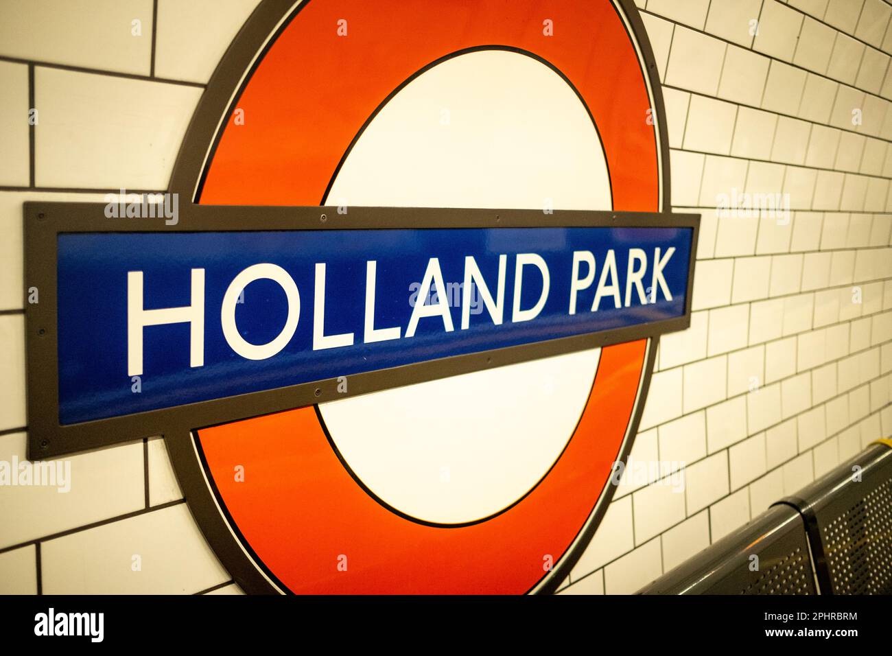 London - Januar 2023: Holland Park U-Bahn-Station der Circle Line in West London Stockfoto