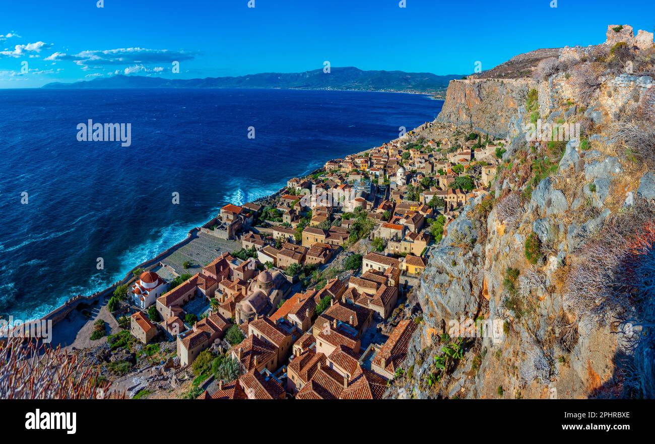 Dächer der griechischen Stadt Monemvasia. Stockfoto