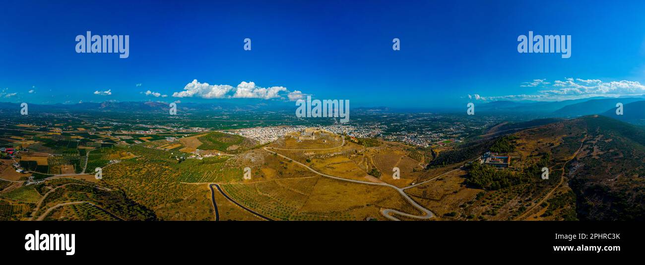 Panoramablick auf das Schloss Larissa in der Nähe der griechischen Stadt Argos. Stockfoto