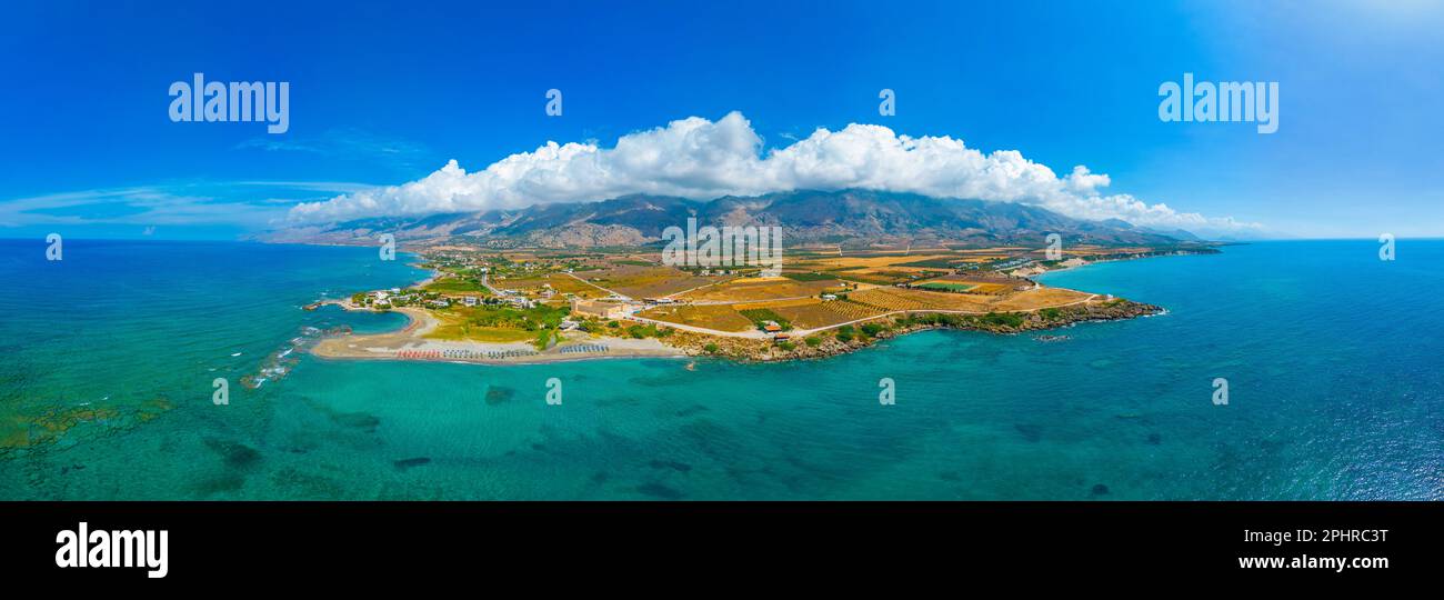 Panoramablick auf Frangokastello Beach auf der griechischen Insel Kreta. Stockfoto