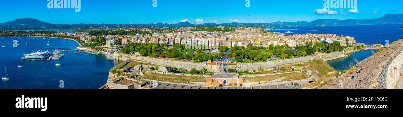 Panoramablick auf die griechische Stadt Kerkyra. Stockfoto